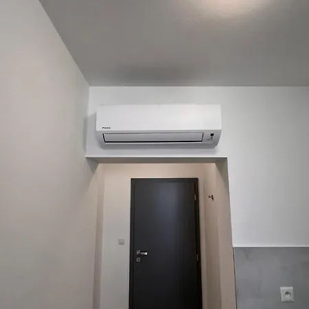 Air Conditioned 1 Vienna Gate, 3