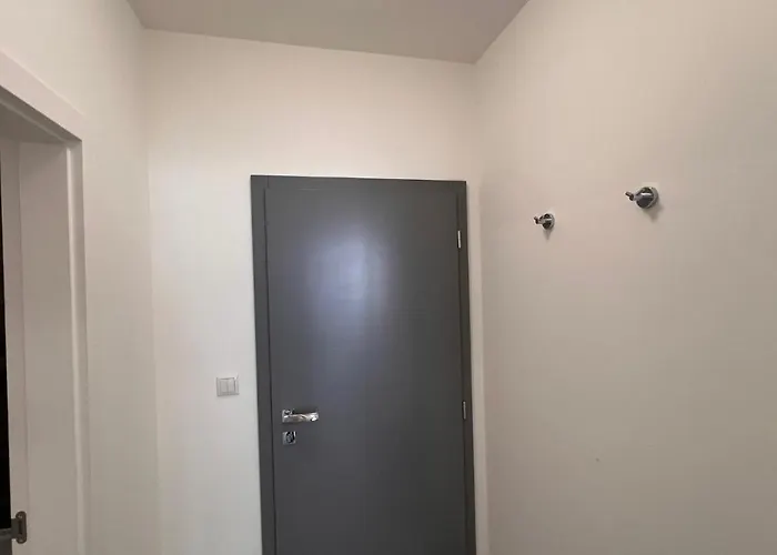 Air Conditioned 1 Vienna Gate, 3 Apartment *